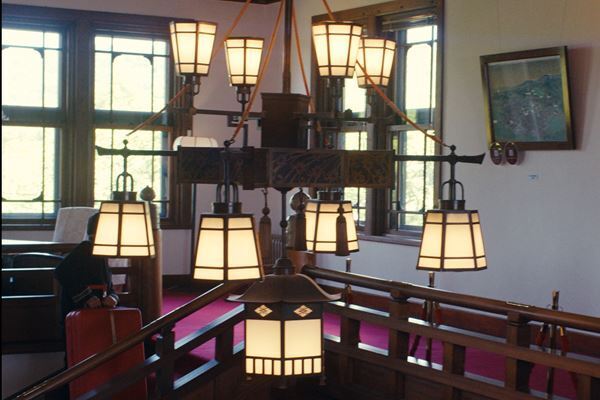 イザベル・ユペールが日本の名所・名宿をめぐる『不思議の国のシドニ』 美麗ロケ地を紹介する場面写真＆本編映像公開