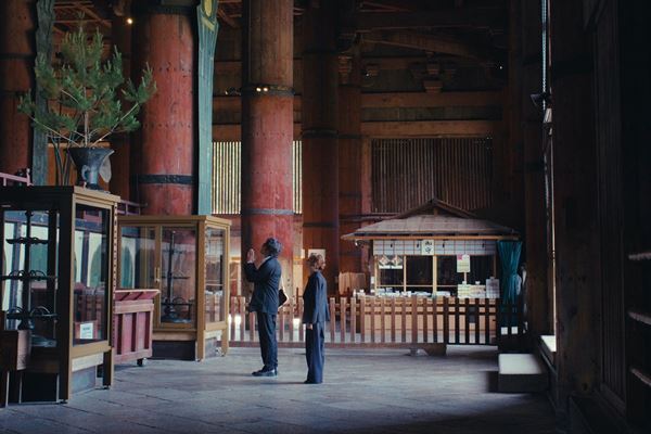 イザベル・ユペールが日本の名所・名宿をめぐる『不思議の国のシドニ』 美麗ロケ地を紹介する場面写真＆本編映像公開