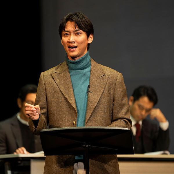 橋爪功、三浦涼介、岡本圭人ら出演のリーディングシアター『GOTT 神』舞台写真＆コメント到着