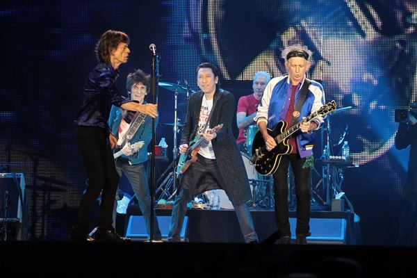 ザ・ローリング・ストーンズ、公式アパレルストアのレセプション開催　2014年に共演を果たした布袋寅泰がゲスト登壇