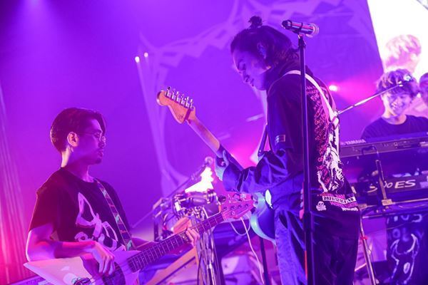 DISH//、結成10周年記念3DAYSで“憧れの先輩”OKAMOTO’Sと4年ぶり競演