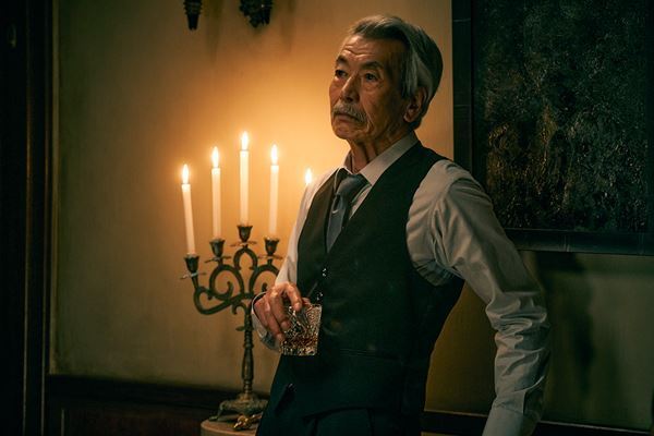 『フクロウと呼ばれた男』田中泯演じる“フィクサー”の場面写真公開