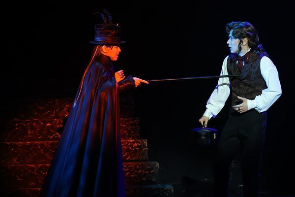 人と悪魔が奏でる極上の輪舞曲。“音楽の悪魔”中川晃教が魅惑するミュージカル『CROSS ROAD』