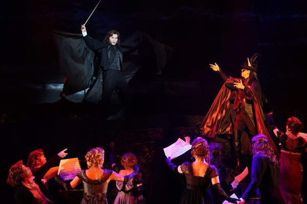 人と悪魔が奏でる極上の輪舞曲。“音楽の悪魔”中川晃教が魅惑するミュージカル『CROSS ROAD』