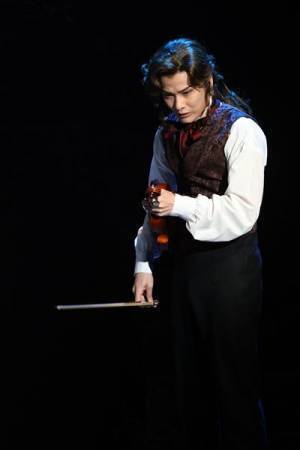 人と悪魔が奏でる極上の輪舞曲。“音楽の悪魔”中川晃教が魅惑するミュージカル『CROSS ROAD』