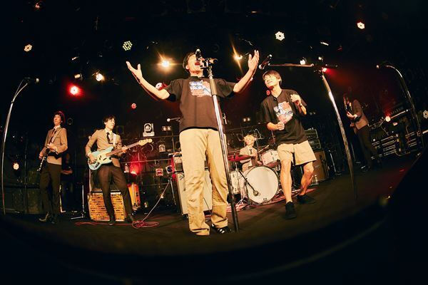 THE BAWDIES&ジャルジャルが異色の対バンツアー開催『LAUGH 'n' ROLL TOUR』東京公演レポート