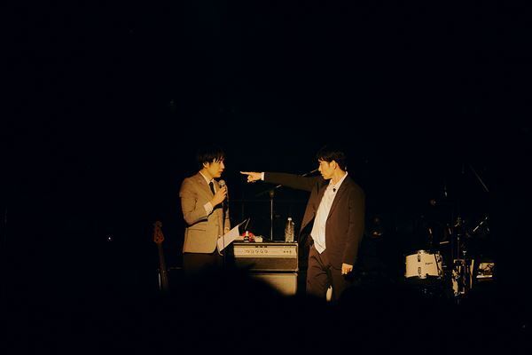 THE BAWDIES&ジャルジャルが異色の対バンツアー開催『LAUGH 'n' ROLL TOUR』東京公演レポート