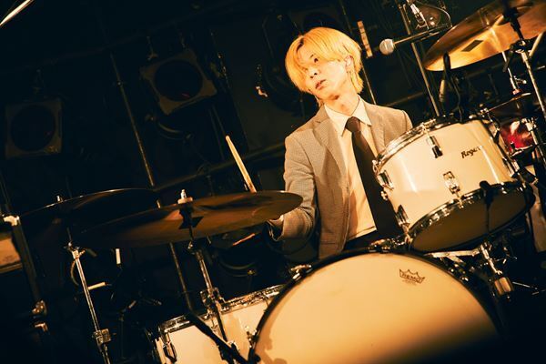 THE BAWDIES&ジャルジャルが異色の対バンツアー開催『LAUGH 'n' ROLL TOUR』東京公演レポート