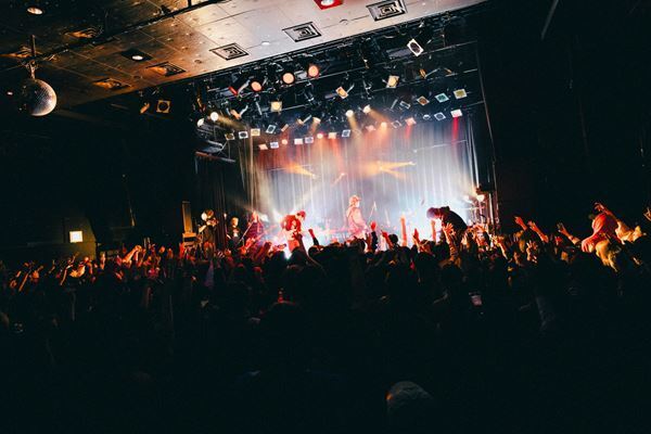 Mega Shinnosukeツーマンツアー『hello...』オフィシャルレポート　東京ポップシーン最前線を垣間見た一夜