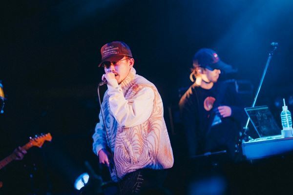 Mega Shinnosukeツーマンツアー『hello...』オフィシャルレポート　東京ポップシーン最前線を垣間見た一夜