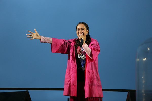 アリエル役・豊原江理佳が『Disney Music&Fireworks』にゲスト出演　ディズニーの名曲を生歌唱