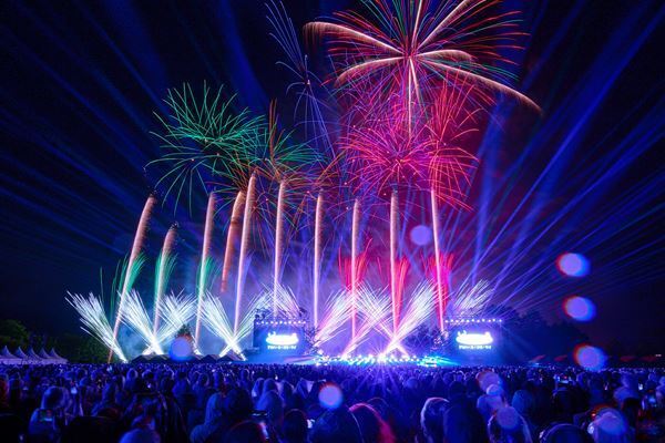 アリエル役・豊原江理佳が『Disney Music&Fireworks』にゲスト出演　ディズニーの名曲を生歌唱