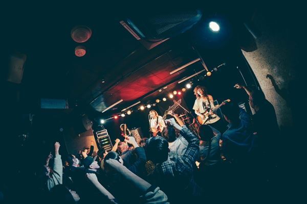 吸空サイダー×シベリアンハスキー×毎晩揺れてスカート『Grasshopper vol.27』レポート「こんな楽しい月曜日は初めてかもしれない」