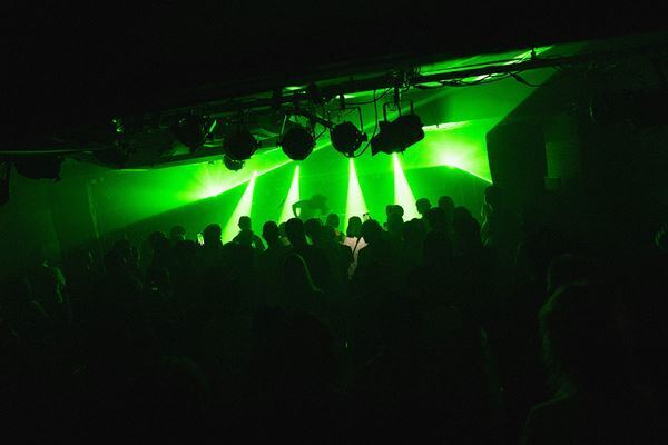 NEWLY×Cwondo×aryy　“ライブシーン×クラブシーン”をコンセプトにした『Grasshopper WEST vol.3』ライブレポート