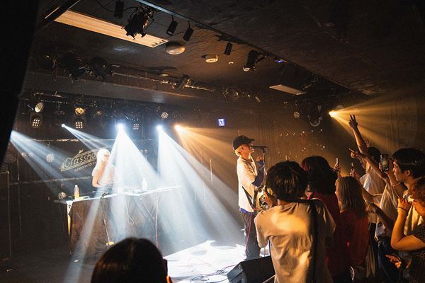NEWLY×Cwondo×aryy　“ライブシーン×クラブシーン”をコンセプトにした『Grasshopper WEST vol.3』ライブレポート