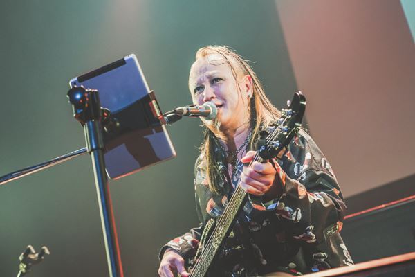 hide⽣誕60周年！ 川崎CLUB CITTA'が⾚く染まった『hide 60th Birthday』【オフィシャルレポート】