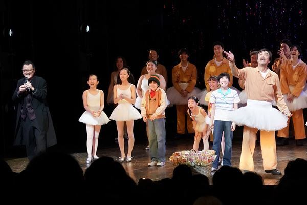 吉田鋼太郎がスペシャルカーテンコールに登壇！ ミュージカル『ビリー・エリオット』日本公演通算300回を突破