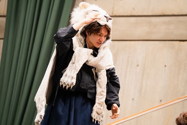 興奮を誘う一大冒険活劇！ 5人のキャストが躍動する『メディア/イアソン』稽古から見えてきた新たなギリシャ悲劇