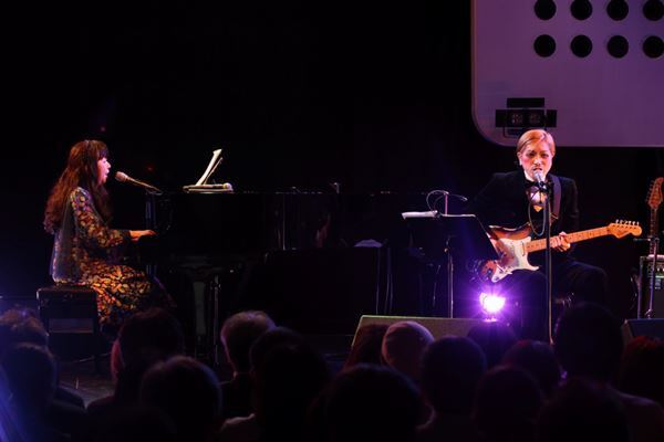 足りない音は想像で「duo 20th Anniversary Live ROLLY & 谷山浩子」ふたりだけのステージ【ライブレポート】