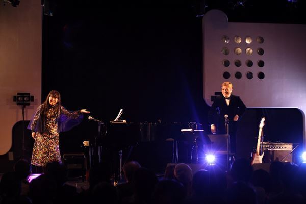 足りない音は想像で「duo 20th Anniversary Live ROLLY & 谷山浩子」ふたりだけのステージ【ライブレポート】