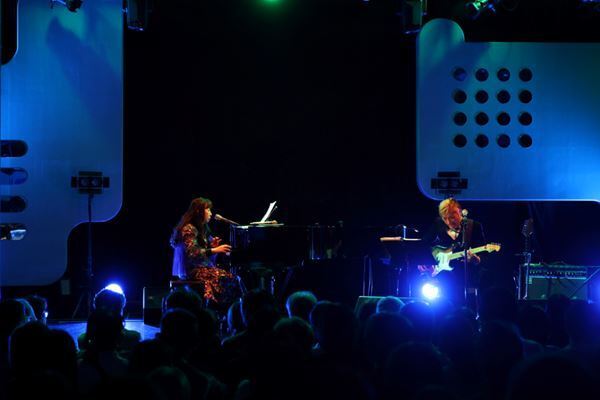 足りない音は想像で「duo 20th Anniversary Live ROLLY & 谷山浩子」ふたりだけのステージ【ライブレポート】