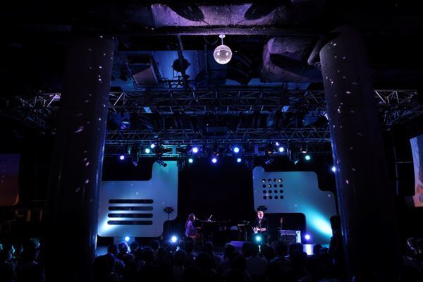 足りない音は想像で「duo 20th Anniversary Live ROLLY & 谷山浩子」ふたりだけのステージ【ライブレポート】