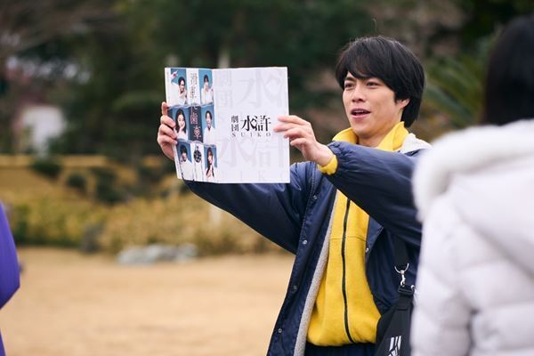 重岡大毅が満面の笑みを浮かべる姿も　映画『ある閉ざされた雪の山荘で』新たな場面写真公開