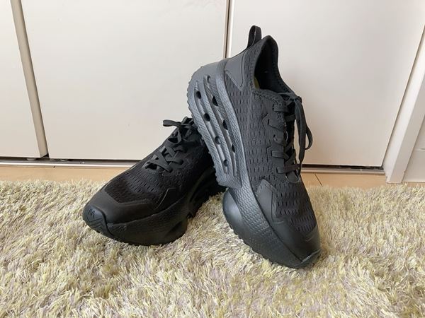 「ワークマン」のランニングシューズ「マンダムフライギアドライランチャー」レポート。蒸れない上に身長も盛れる！　