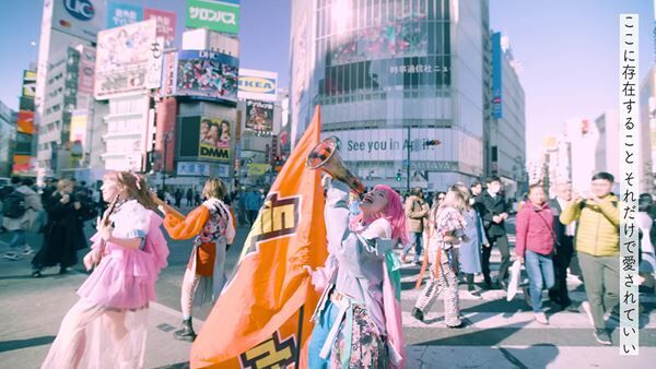 Gacharic Spin、新曲「Let It Beat」渋谷スクランブル交差点で撮影されたMV公開