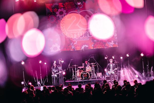 鶴、2024年初ライブでソウルメイトにワイワイと元気の恩返し【ライブレポート】