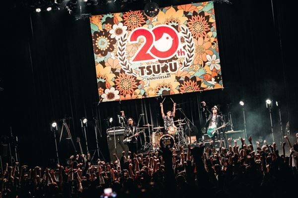 鶴、2024年初ライブでソウルメイトにワイワイと元気の恩返し【ライブレポート】