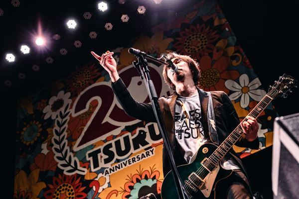 鶴、2024年初ライブでソウルメイトにワイワイと元気の恩返し【ライブレポート】