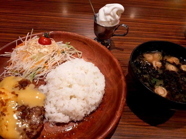 3品で完璧なごはんに！「びっくりドンキー」バカ売れメニュー発表