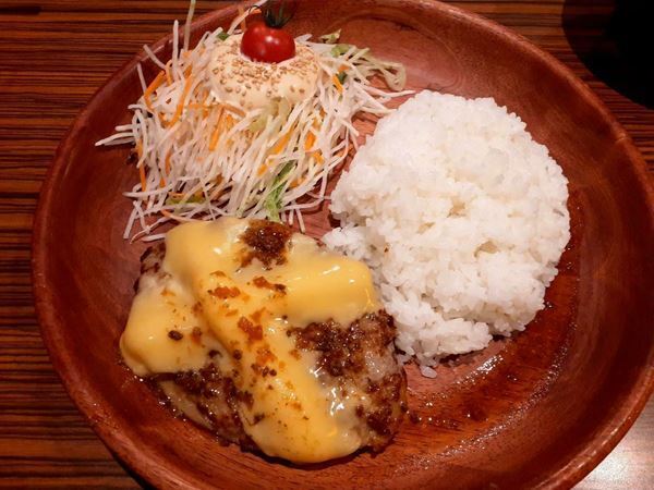 3品で完璧なごはんに！「びっくりドンキー」バカ売れメニュー発表