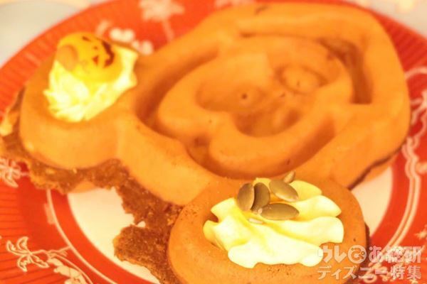 ディズニー「ハロウィーンスイーツ」が可愛くておいしい！　ビジュアルも楽しい厳選メニューを実食レビュー