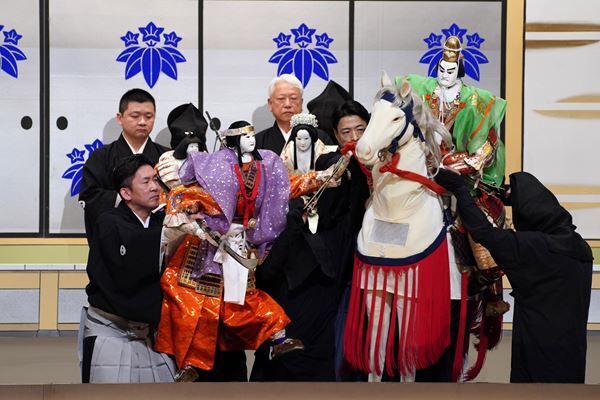 豊竹呂太夫改め十一代目豊竹若太夫襲名披露　国立劇場5月文楽公演上演中