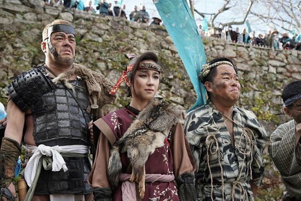 GACKT＆二階堂ふみ主演『翔んで埼玉』続編はよくぞここまで！のバカバカしさ【おとなの映画ガイド】