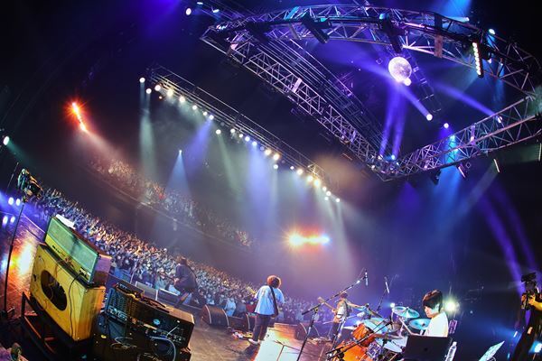 Saucy Dogが果たした“リベンジのリベンジ”　KANA-BOONを迎えた対バンツアー初日公演のオフィシャルレポート到着