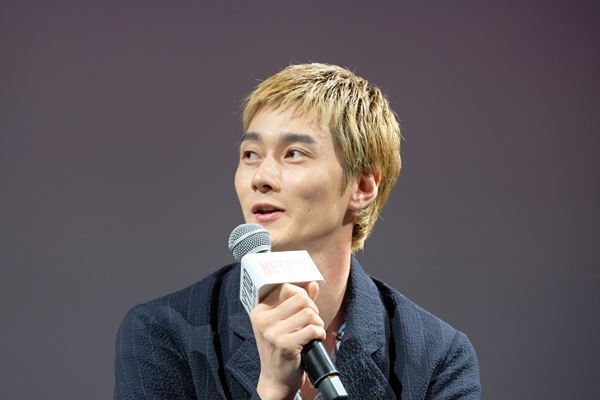 赤楚衛二「エンタメの力って素晴らしい」 Netflix映画『ゾン100』配信記念イベントに白石麻衣らが登壇