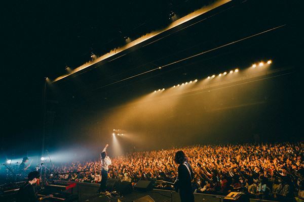 Lucky Kilimanjaro、PEOPLE 1、Teleが競演　PLAYLIST presents“ヘッドフォンを外して vol.7” ライブレポート