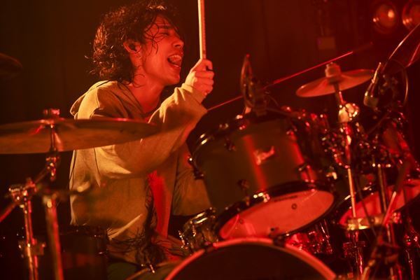 神はサイコロを振らない、結成の地・福岡でコロナ禍の悔しさを払拭するリベンジライブ開催【レポート】