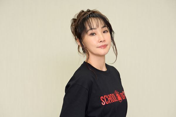 濱田めぐみインタビュー　上演中ミュージカル『スクールオブロック』でもとロック少女の名門校校長役