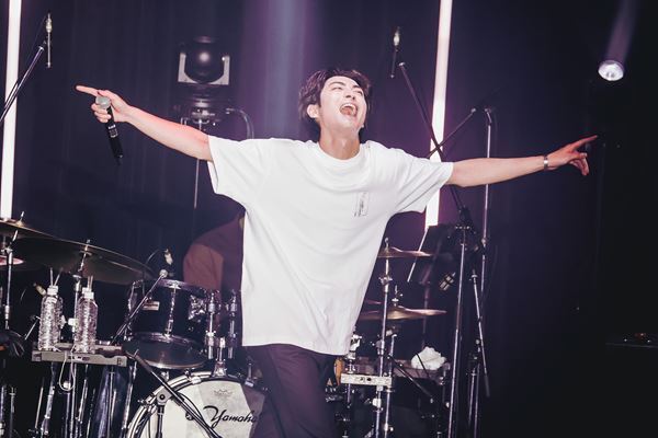 須賀健太がサプライズで登場『木村達成コンサート -Alphabet Knee Attack Vol.2-』オフィシャルレポート