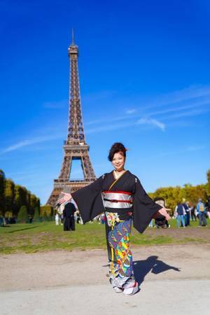 八代亜紀が初のフランス公演を開催　「舟唄」などの“八代演歌”やジャズナンバーなど様々なジャンルの楽曲に拍手喝采