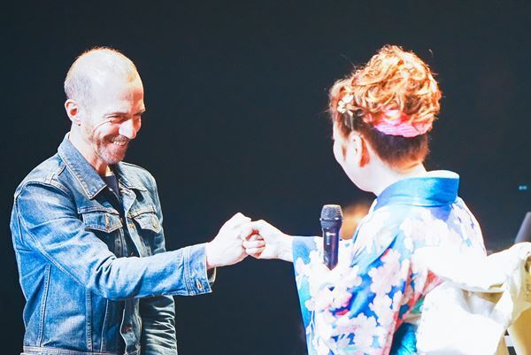 八代亜紀が初のフランス公演を開催　「舟唄」などの“八代演歌”やジャズナンバーなど様々なジャンルの楽曲に拍手喝采