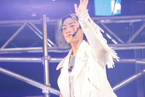 SUPER★DRAGON ツアー最終公演レポート「無限の先もBLUEと幸せを更新していく」