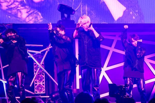 SUPER★DRAGON ツアー最終公演レポート「無限の先もBLUEと幸せを更新していく」