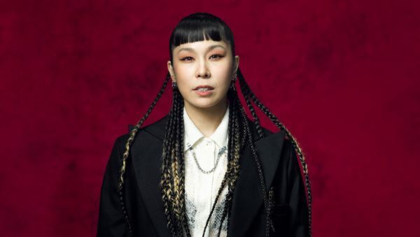 AI、デビュー25周年全国ツアー第一弾スケジュール解禁　ベスト盤起用の家族とのアザーカットも公開