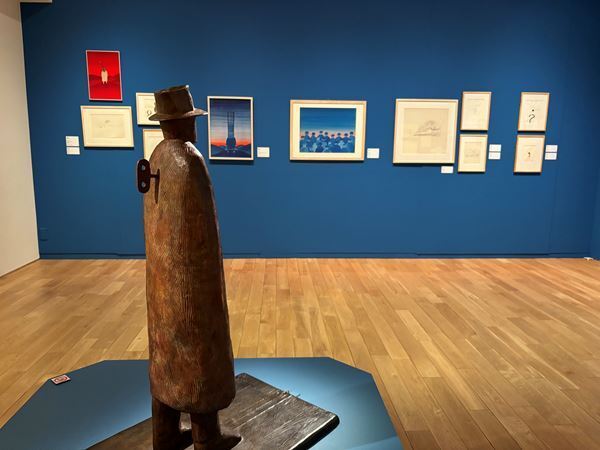 ジャン=ミッシェル・フォロンの大回顧展をレポート　詩情あふれる作品に込められた社会への静かな抗議