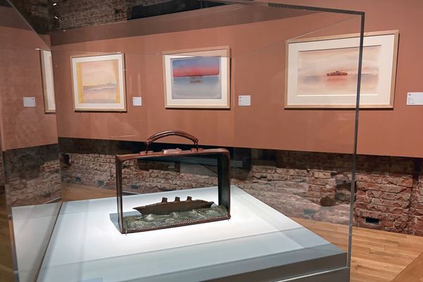 ジャン=ミッシェル・フォロンの大回顧展をレポート　詩情あふれる作品に込められた社会への静かな抗議